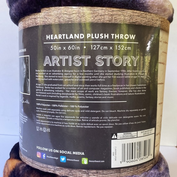 NWT Everwild plush 50”x60” wolf plush throw - Picture 4 of 5